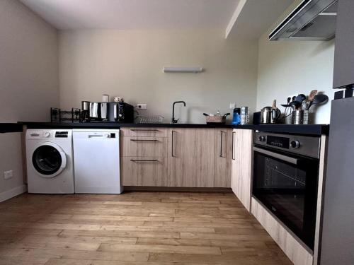 Una cocina o kitchenette en Gîte Bois Tordu - 3 chambres - proche Bourganeuf