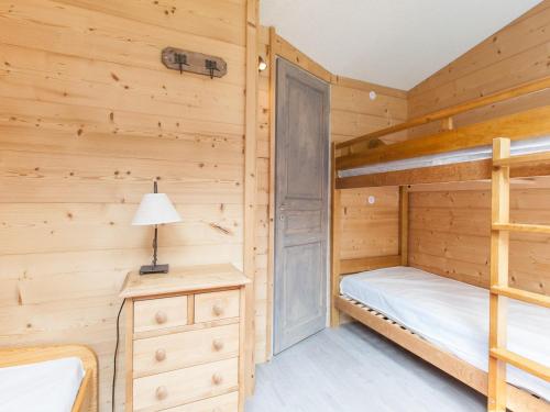 a bedroom with two bunk beds in a log cabin at Appartement Avoriaz, 2 pièces, 5 personnes - FR-1-314-109 in Morzine