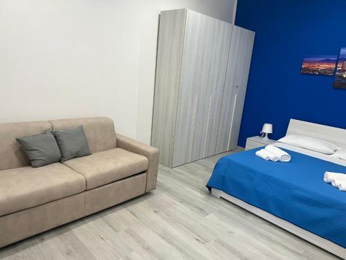 Ένα ή περισσότερα κρεβάτια σε δωμάτιο στο punto house leopardi