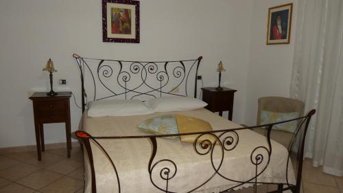 Ένα ή περισσότερα κρεβάτια σε δωμάτιο στο B&B Oliena