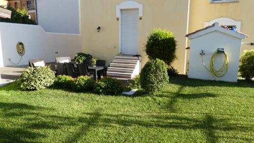 Κήπος έξω από το B&B Oliena