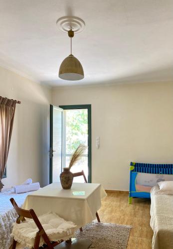 a living room with a table and a couch at Kontos Village House in Kondós