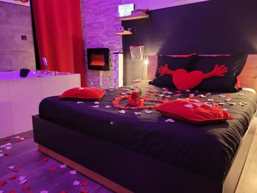 a bedroom with a bed with a heart on it at Love & Spa in Avignon