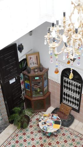 サレにあるRiad Baddiのギャラリーの写真