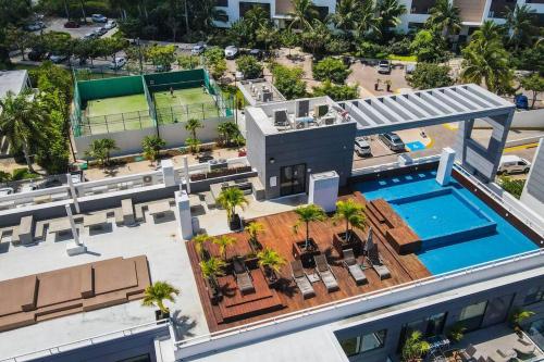 NEW OFFER Apartment with Roof Poolの敷地内または近くにあるプール