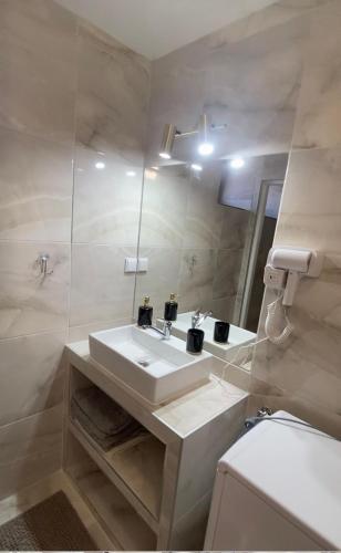 Bilik mandi di Apartments ZARA