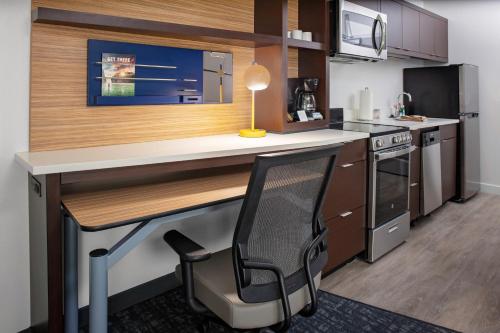 TownePlace Suites by Marriott Orlando Airport Image