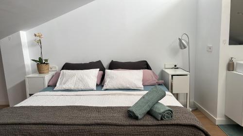 A bed or beds in a room at Luxury Village Attic and Suite in my Shared Home