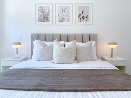 Cama o camas de una habitación en Phaedrus Living White Hills Suites Panoramic View