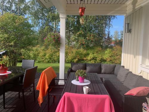 Ruang duduk di Riverside Home for families - beautiful house near Santa Claus Village