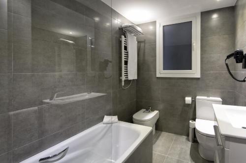 Eixample Building Apartments by Mercedes Heritage photo 156