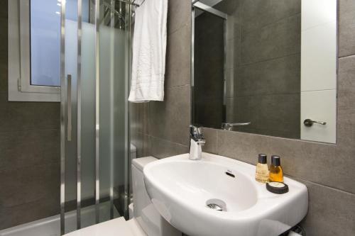 Eixample Building Apartments by Mercedes Heritage photo 160