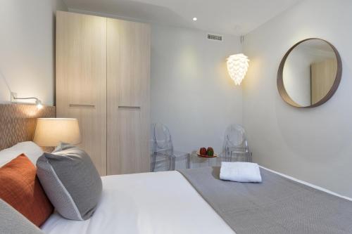 Eixample Building Apartments by Mercedes Heritage photo 159