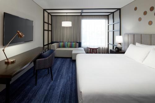 Postel nebo postele na pokoji v ubytování DoubleTree By Hilton Montreal