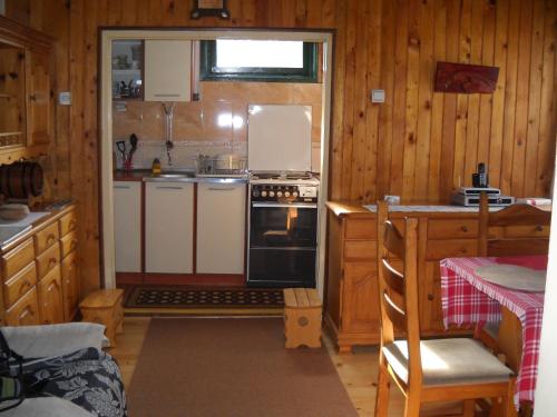 A kitchen or kitchenette at Old Town House