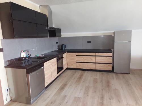 Kuchyň nebo kuchyňský kout v ubytování Apartmán 2023