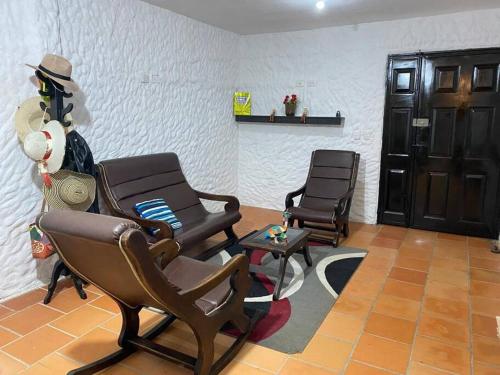 a waiting room with two chairs and a table at Casatoca House Zapatoca Lengerke in Zapatoca