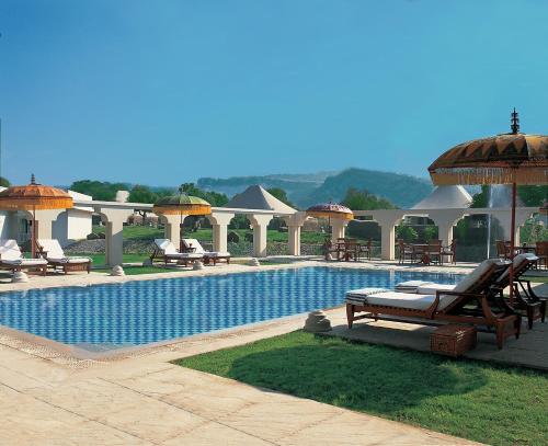 Πισίνα στο ή κοντά στο The Oberoi Vanyavilas Wildlife Resort, Ranthambhore