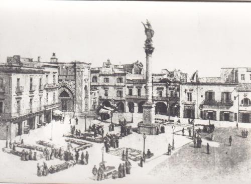 a black and white picture of a city with a statue at Casa Romeo in Lecce