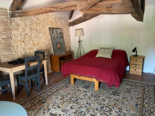 Postel nebo postele na pokoji v ubytování Townhouse 26 Chambres d'Hôtes Civray Hotel