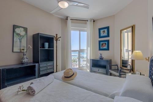 Wonderful apartment with sea views