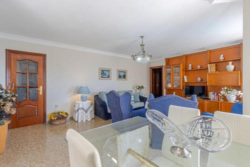 Wonderful apartment with sea views