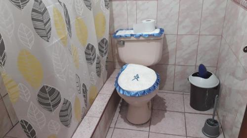 Koupelna v ubytování Hospedaje D'LEYDI