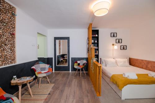 a bedroom with a bed and a table and chairs at NEW Iorga4 OldCity SelfCheckIn in Timişoara