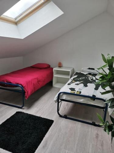 a bedroom with a bed with a red blanket at Belle maison spacieuse proche Genève et CERN in Saint-Genis-Pouilly