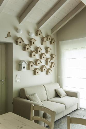 a living room with a couch and some boxes on the wall at Quader nidi nel verde in Bienno