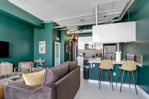 Kuchyň nebo kuchyňský kout v ubytování NYC Styled Loft In DTLA, sleeps 4 with Free Parking!