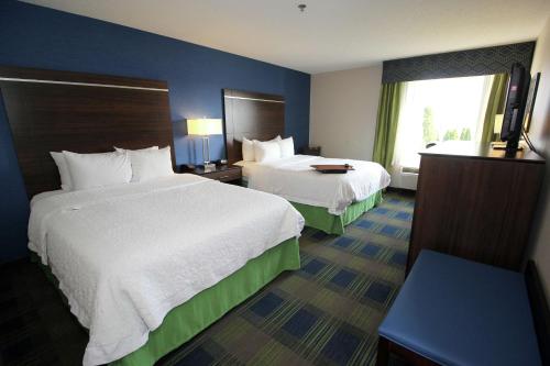 a hotel room with two beds and a window at Hampton Inn Sandusky-Central in Sandusky