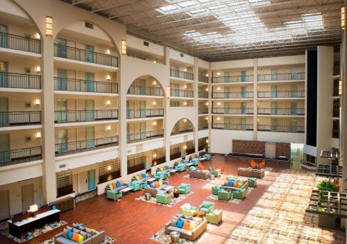 an overhead view of the lobby of a hospital at Embassy Suites by Hilton Cincinnati Northeast - Blue Ash in Blue Ash