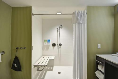 Koupelna v ubytování Home2 Suites By Hilton Oswego