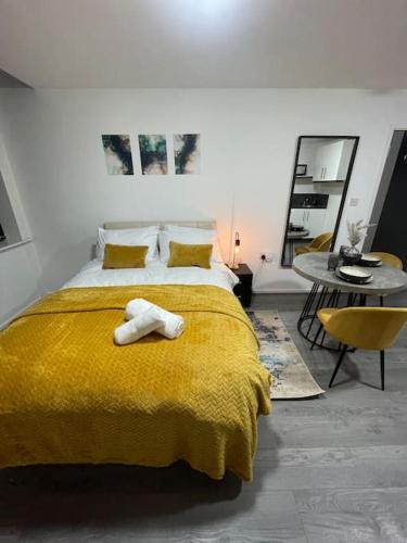 Posteľ alebo postele v izbe v ubytovaní Luxury new studio flat