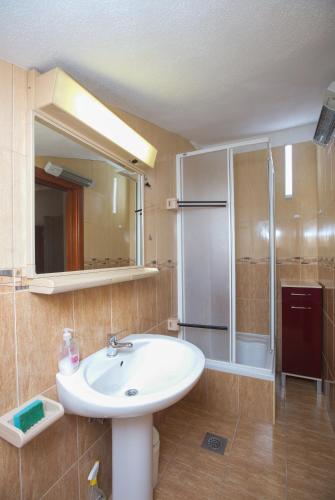 Apartments with parking space Vodice - 21593