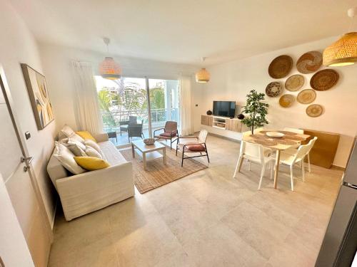 a living room with a couch and a table at Estrella Dominicus Advantage in Bayahibe