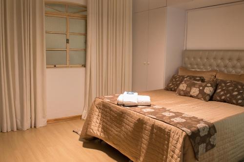a bedroom with a bed with two towels on it at Recanto da Sol in Belo Horizonte