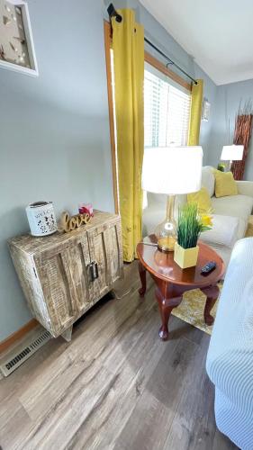 a living room with a couch and a table with a lamp at Luxx Guest House in Milwaukee