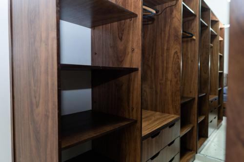 a closet with wooden walls and shelves at casa completa enseada guaruja in Guarujá