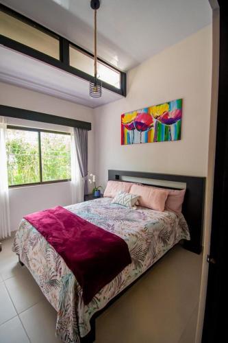a bedroom with a bed and a window at Apartamentos Bukare in Quepos