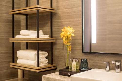 Galería fotográfica de DoubleTree by Hilton Hotel Shenzhen Longhua, Near Huawei, Foxcnn, Shenzhen North Railway, Uniwalk & Uniworld Shopping Mall, Sam's Club en Shenzhen
