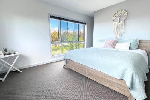 Ένα ή περισσότερα κρεβάτια σε δωμάτιο στο Allawah - 5 bedroom luxury home with a pool