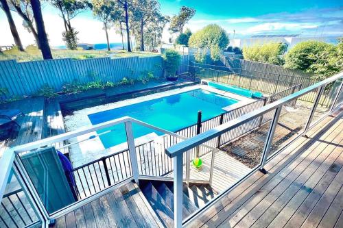 Πισίνα στο ή κοντά στο Allawah - 5 bedroom luxury home with a pool