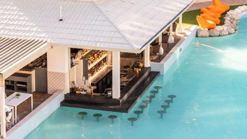 Bazén v ubytování Novotel Cairns Oasis Resort nebo v jeho okolí