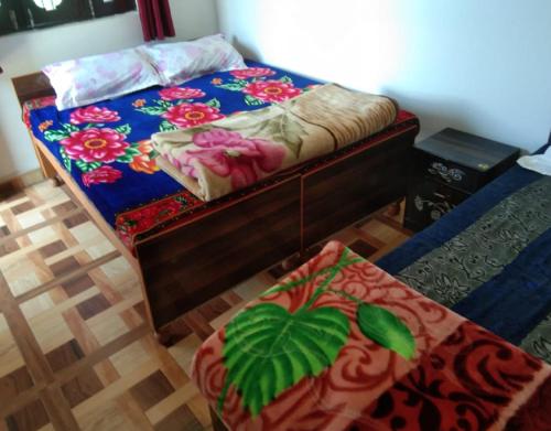 Giường trong phòng chung tại Shantikunj Holiday Home by StayApart