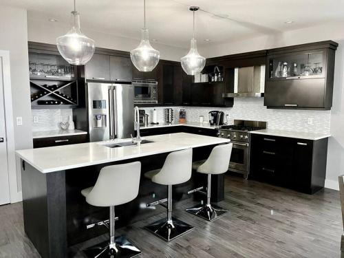 Luxury Home with a View! – Photos 2