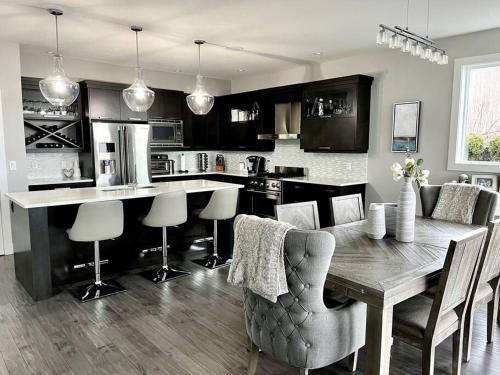 Luxury Home with a View! – Photos 3