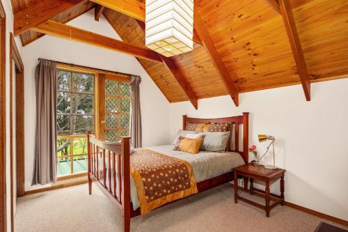 a bedroom with a bed and a window at Perfect Getaway in Phillip Island in Ventnor