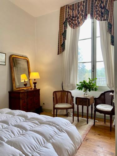 Katil atau katil-katil dalam bilik di Chateau la Bainerie